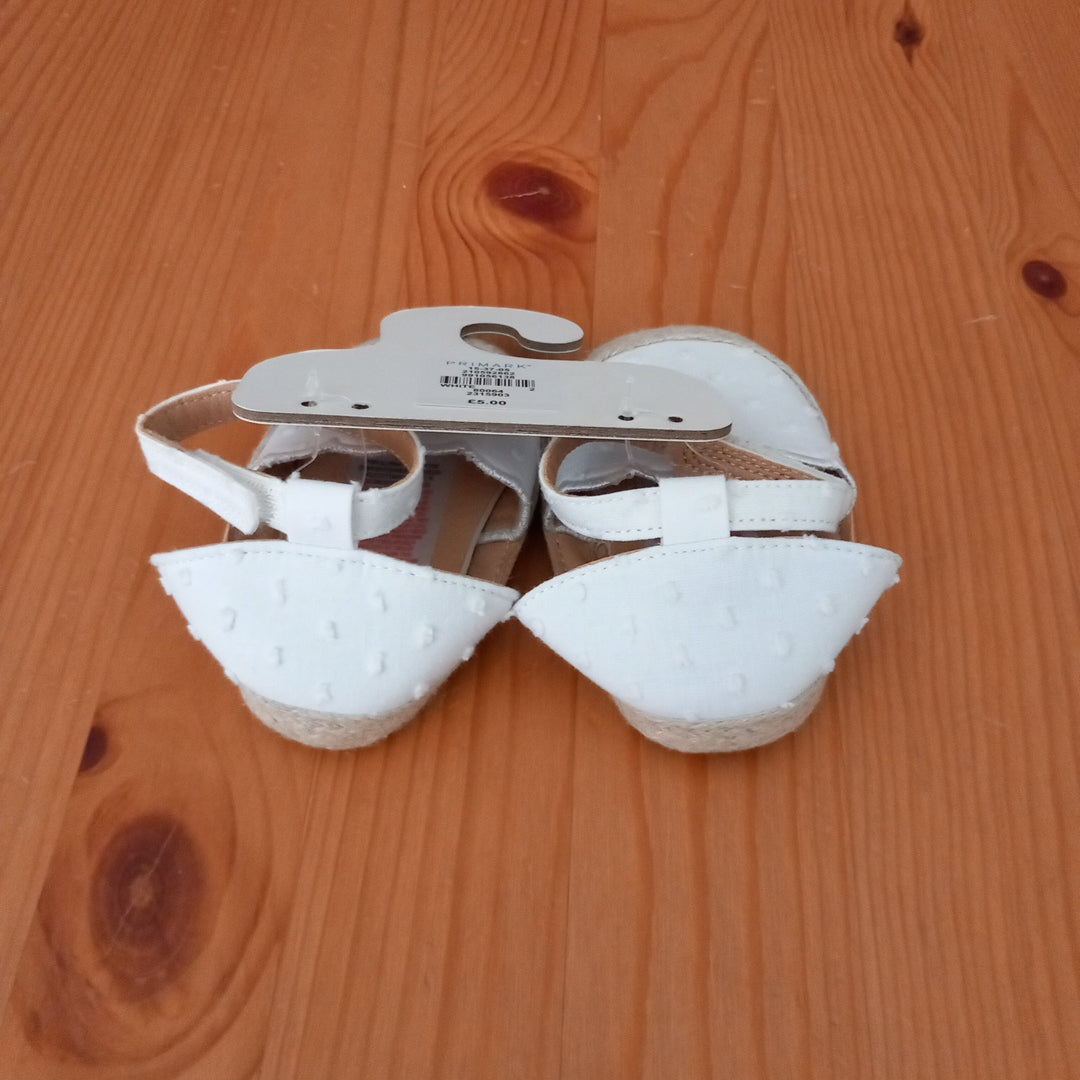 White Summer Shoes (BNWT) - Girls 6-9 months - Primark