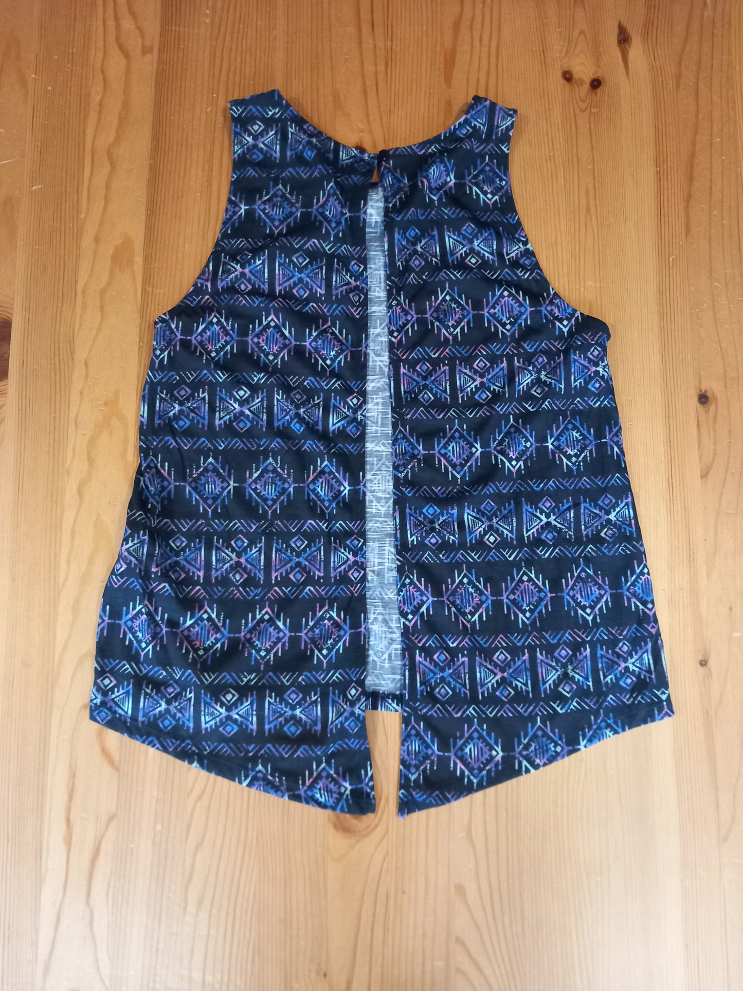 Patterned Open Back Top (BNWT) - Ladies Size 8 - Primark