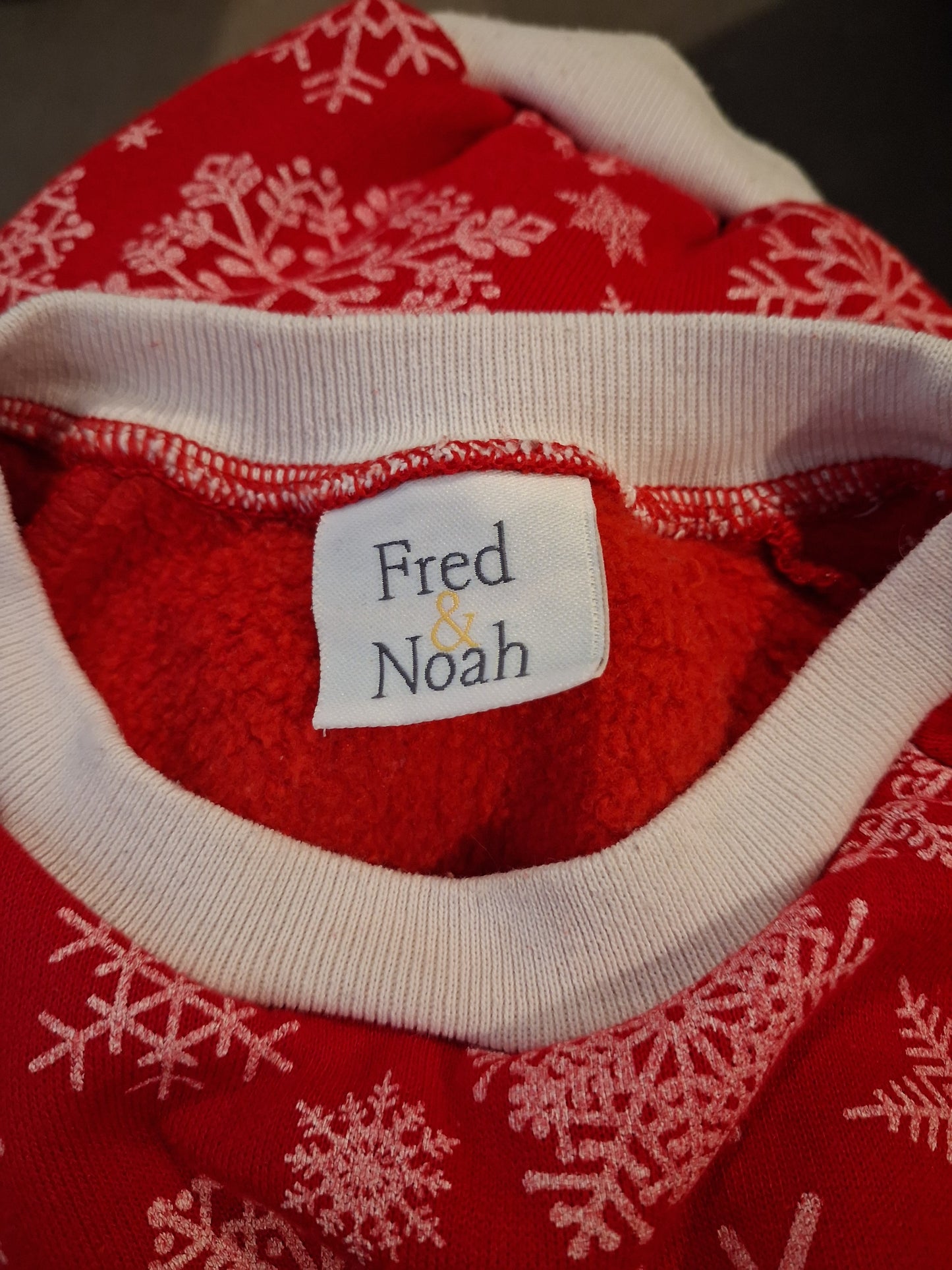 Red Snowflakes Christmas Sweatshirt/Jumper - Unisex 2-3 years - Fred & Noah