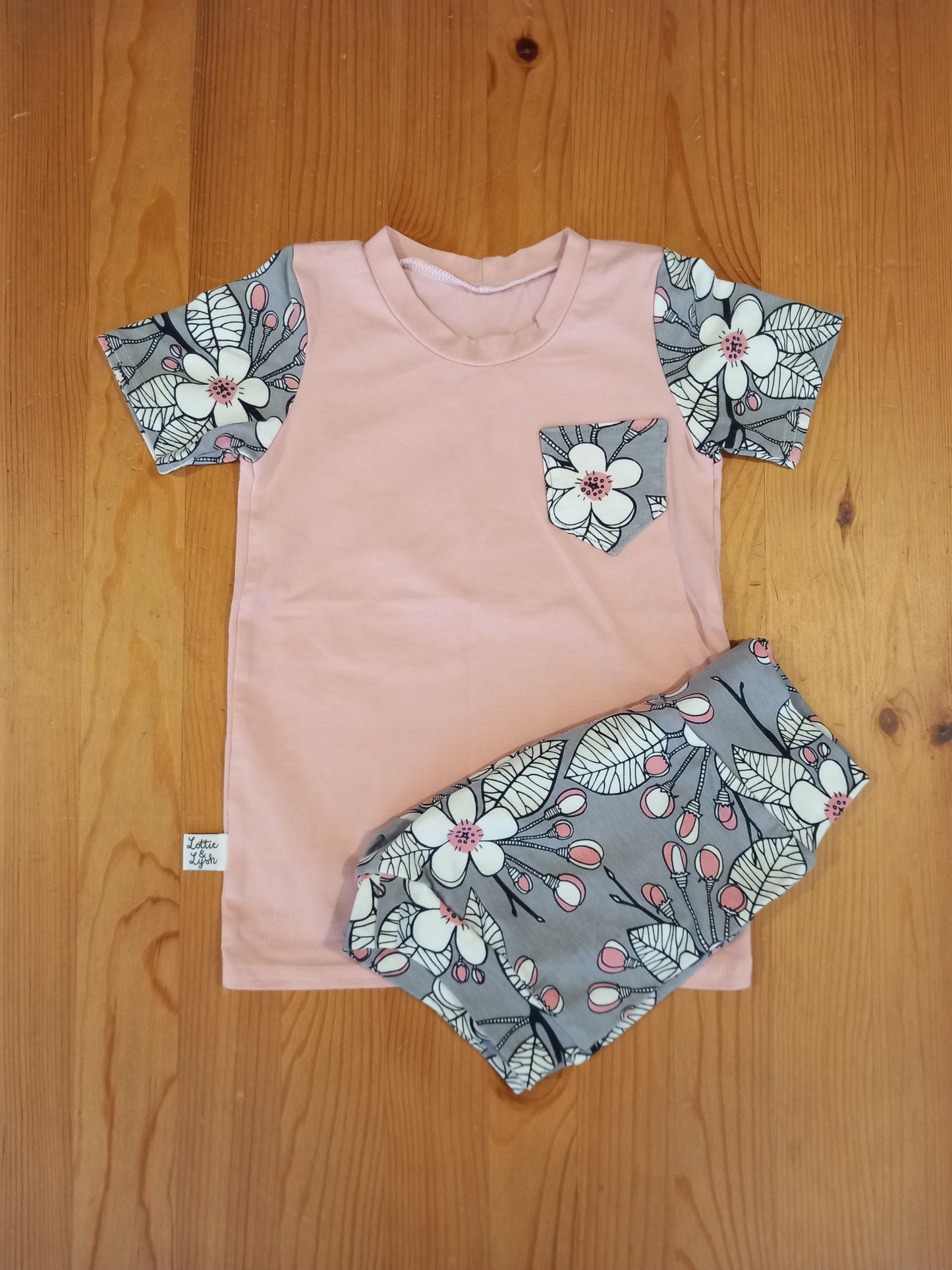 Handmade T-Shirt & Shorts Set - Girls 2-3 years - Lottie & Lysh