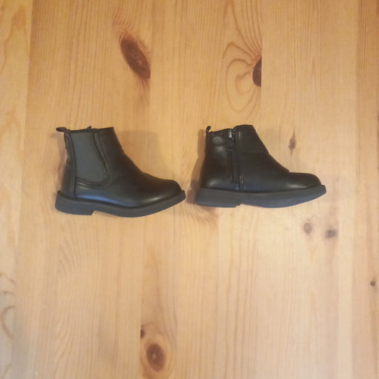 Black Chelsea Boots - Girls Infant Size 6 - Nutmeg