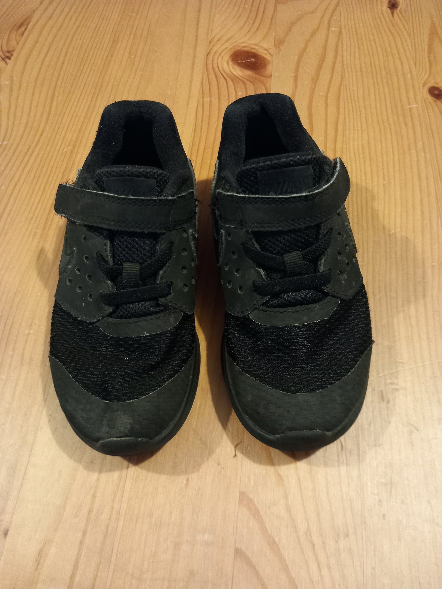 Black Nike Velcro Trainers - Boys Infant Size 9.5 - Nike