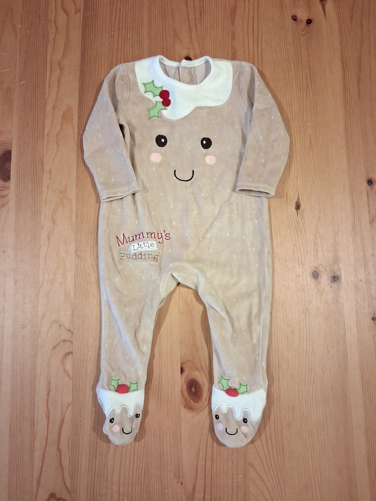 'Mummy's Little Pudding' Furry Christmas Sleepsuit & Hat - Unisex 6-9 months - George