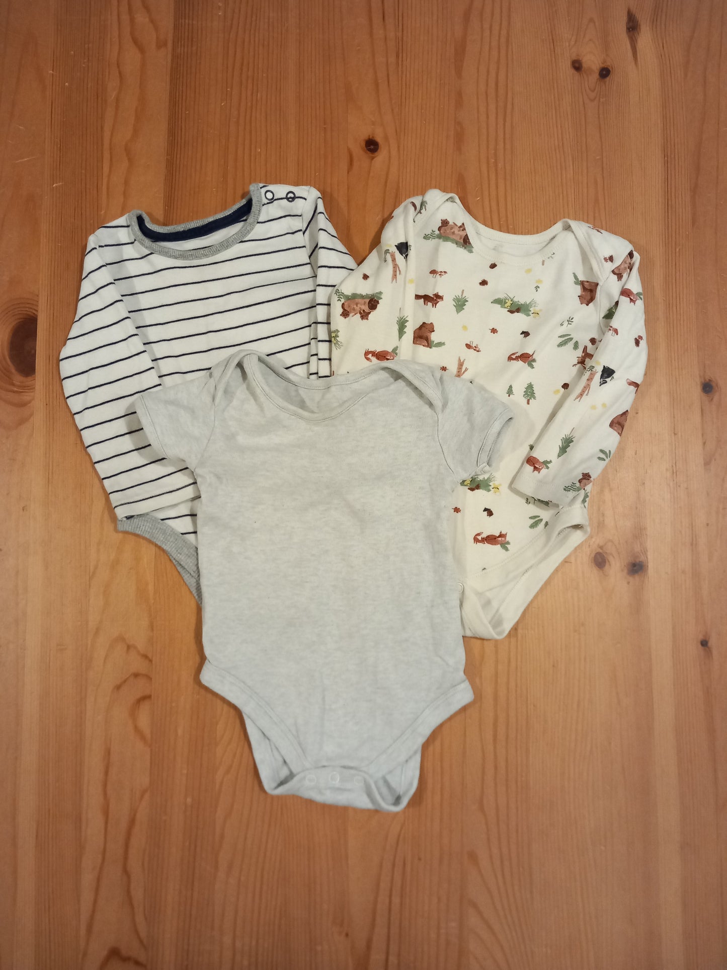 3 x Bodysuits - Unisex 12-18 months - Mixed Brands