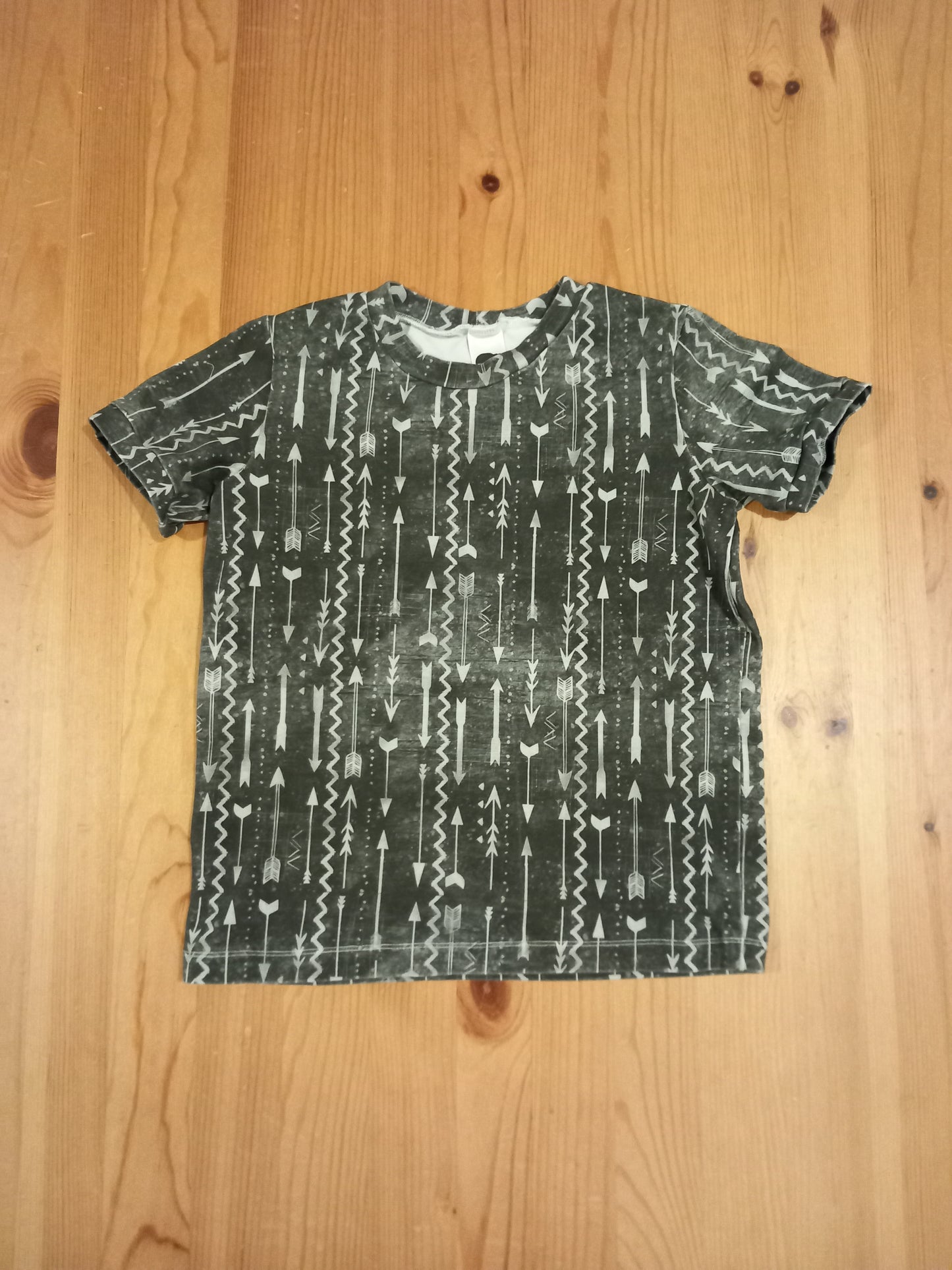 Handmade Grey Arrows T-Shirt - Boys 7-8 years - The Monochrome Mum