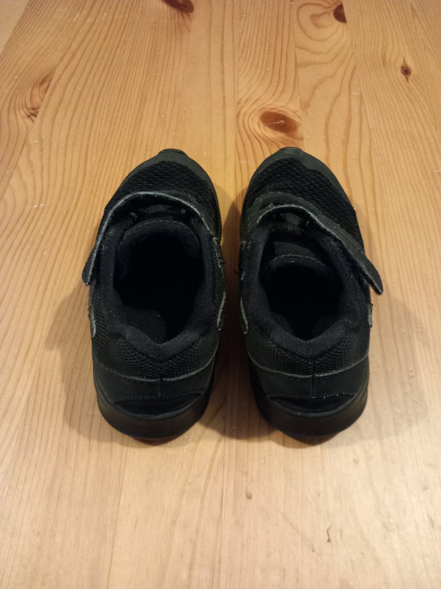 Black Nike Velcro Trainers - Boys Infant Size 9.5 - Nike